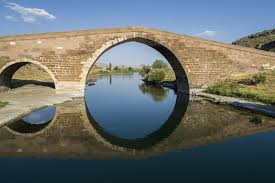 images-2 Kayseri'nin Gizli Kalmış 5 Hazinesi: Bugüne Kadar Fark Etmediğiniz Güzellikler!